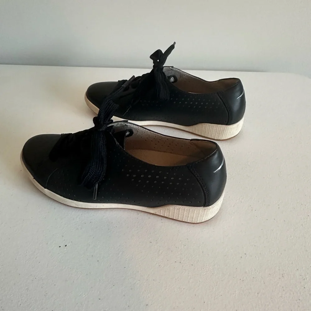 Women’s 37 Dansko Orli‎ Nappa Black Leather Lace Up Sneakers